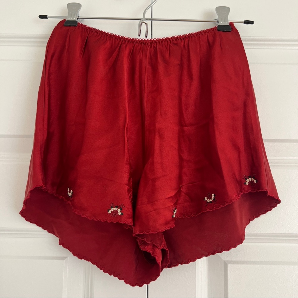 Doen Natasha Silk Short in Currant